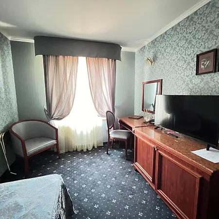 מלון Danube & 5*